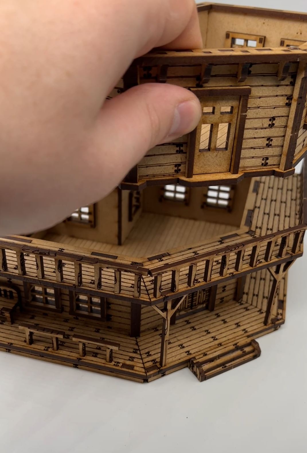 Wild West Saloon &amp; Möbel - kompatibel mit Miniaturen im Maßstab 28mm bis 34mm - Maßstab 1:56 - Boneshop - Lasercut Bausatz mit Anleitung