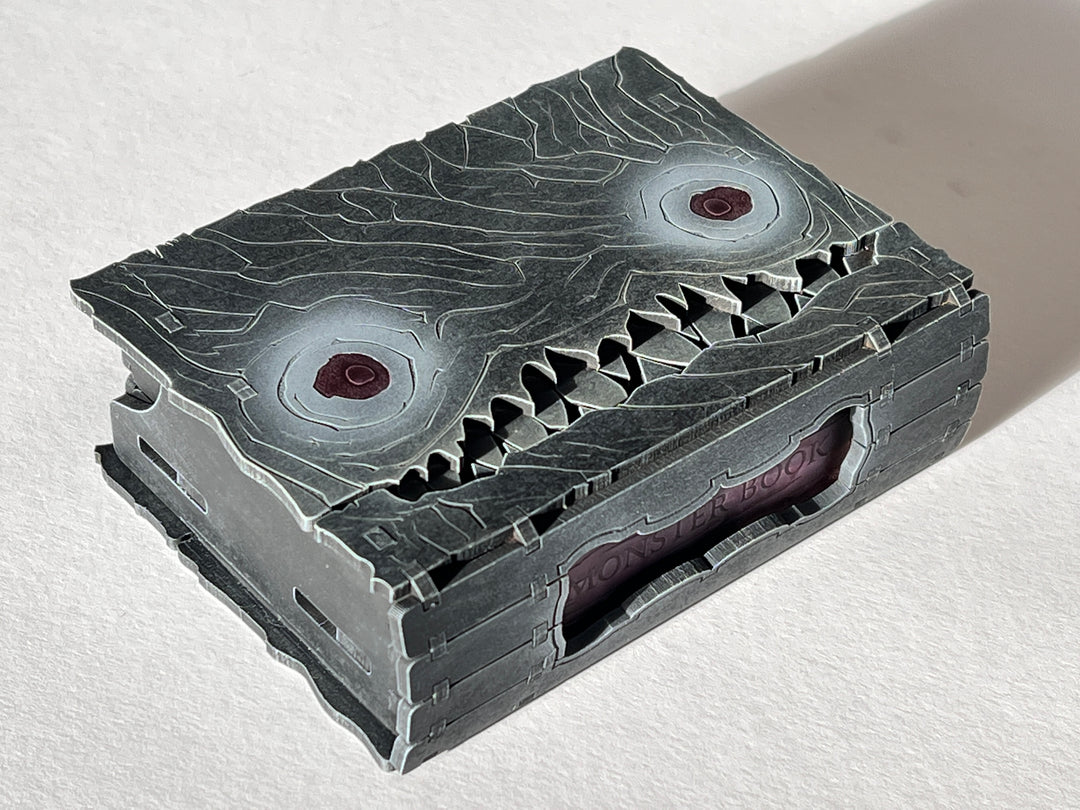 Monsterbuch Größe A7 | Bausatz aus MDF | Ideales Geschenk für DnD, Magic the Gathering etc Spieler | Geheimer Schlüsselkasten
